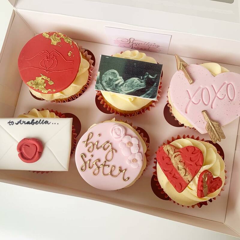 Pregnancy Reveal Cupcakes